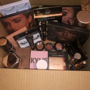 Makeup Box Sale 📦 Sold !!